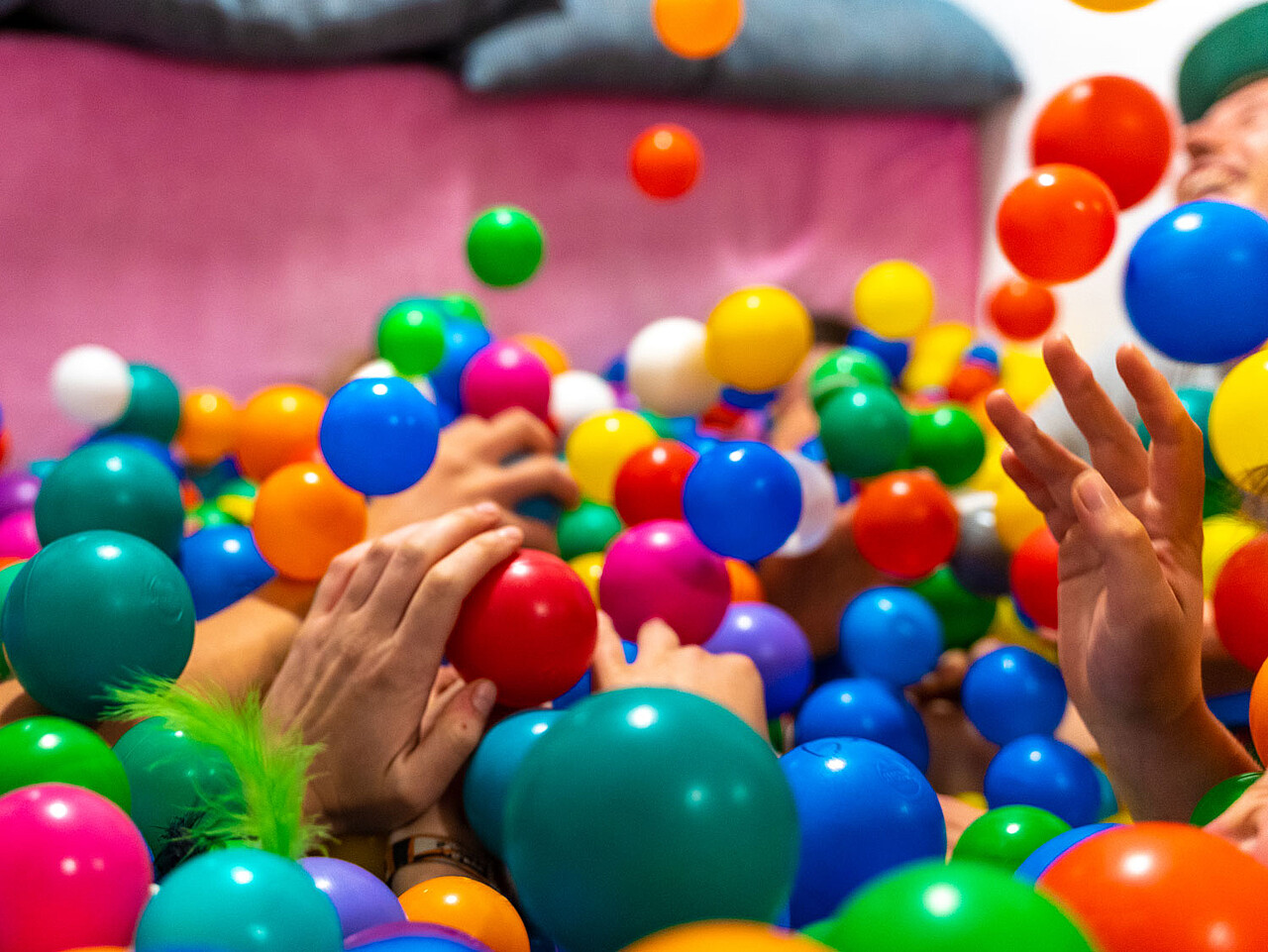 Bällebad, für kleine und große Kinder