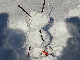 Schneemann beim Schneezelten BDP Schneemann beim Schneezelten BDP